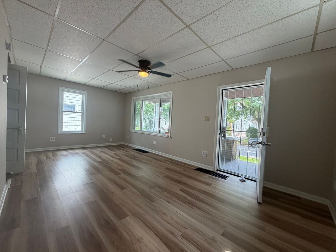 3644 W 47th St - Photo 3 of 14