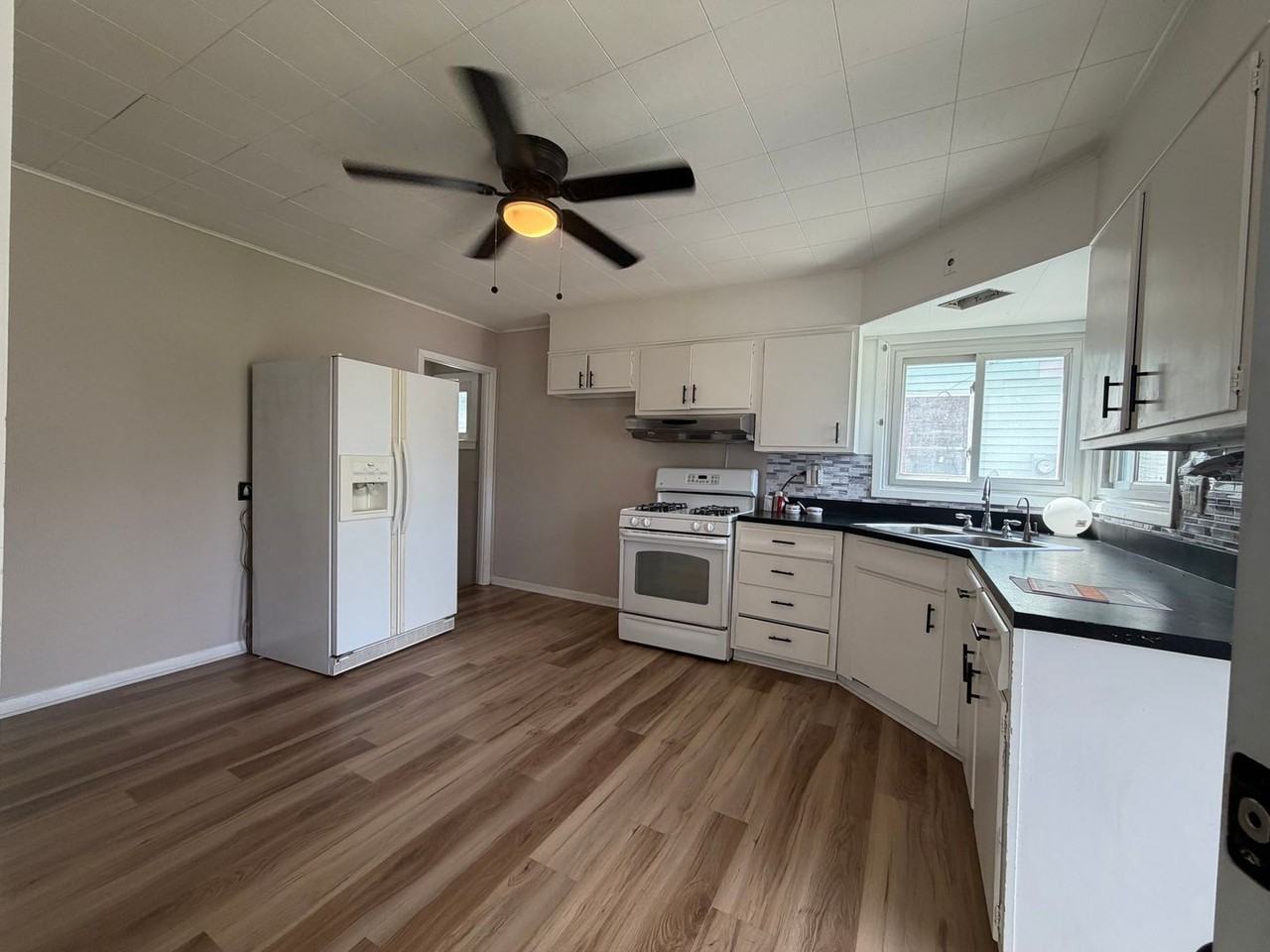 3644 W 47th St - Photo 4 of 14
