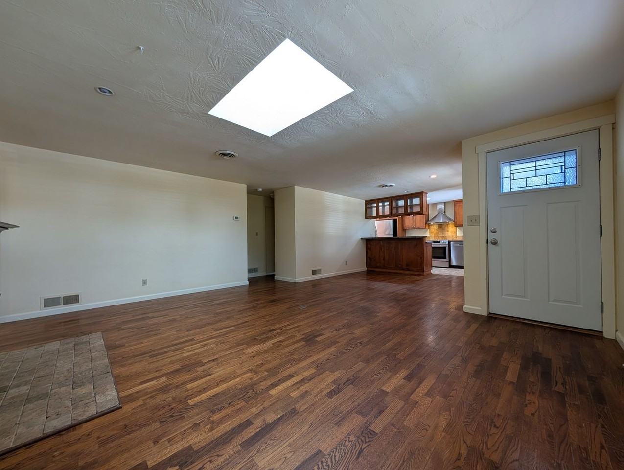 890 E 29th Ave - Photo 4 of 26