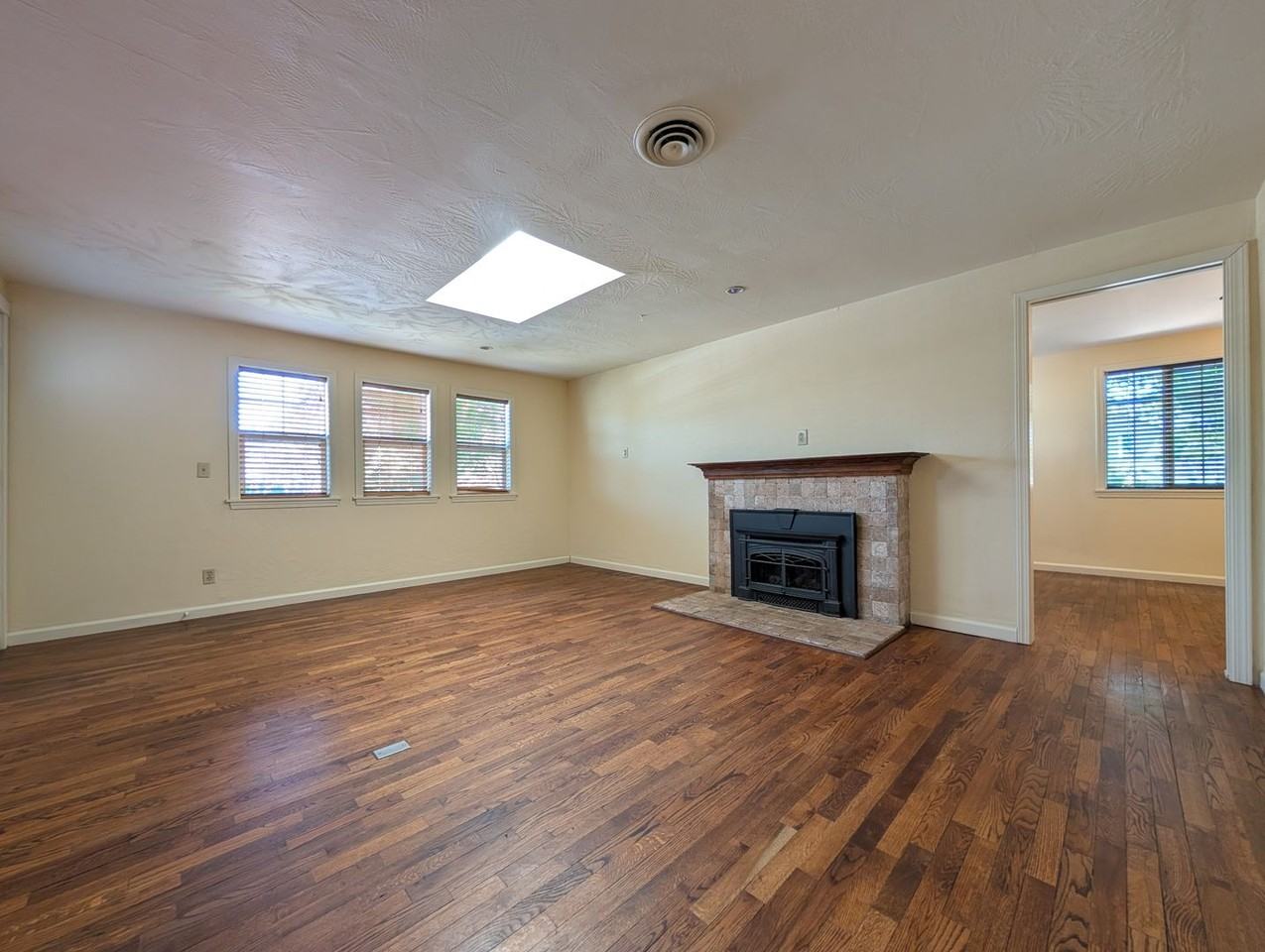890 E 29th Ave - Photo 5 of 26