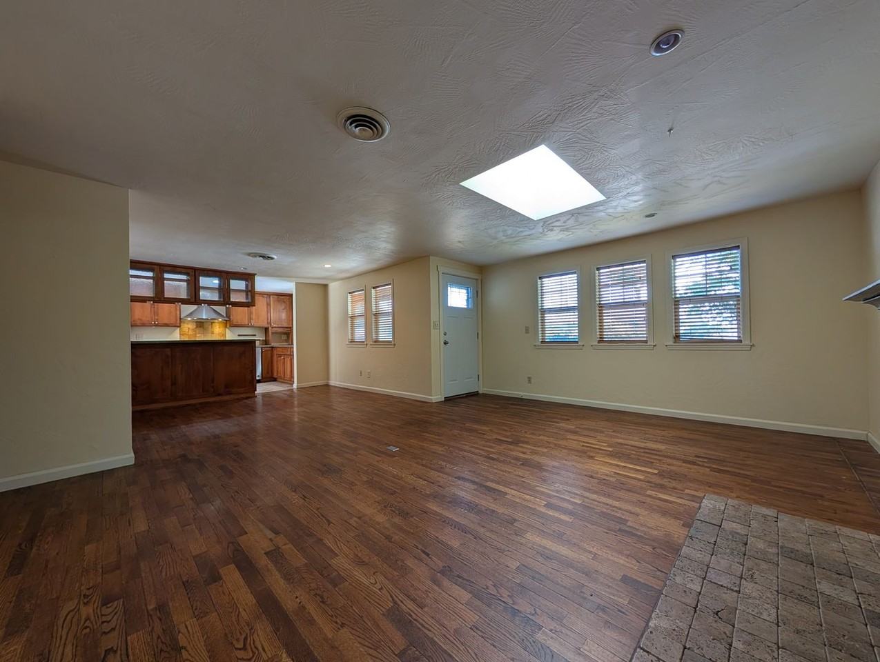 890 E 29th Ave - Photo 7 of 26