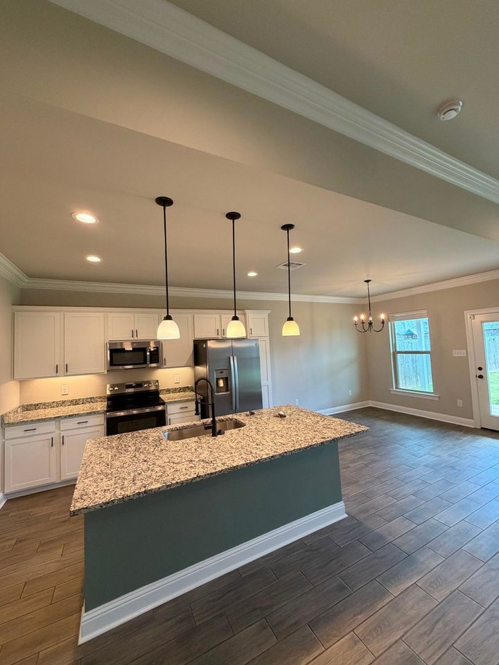 421 Blanchard Loop - Photo 2 of 21