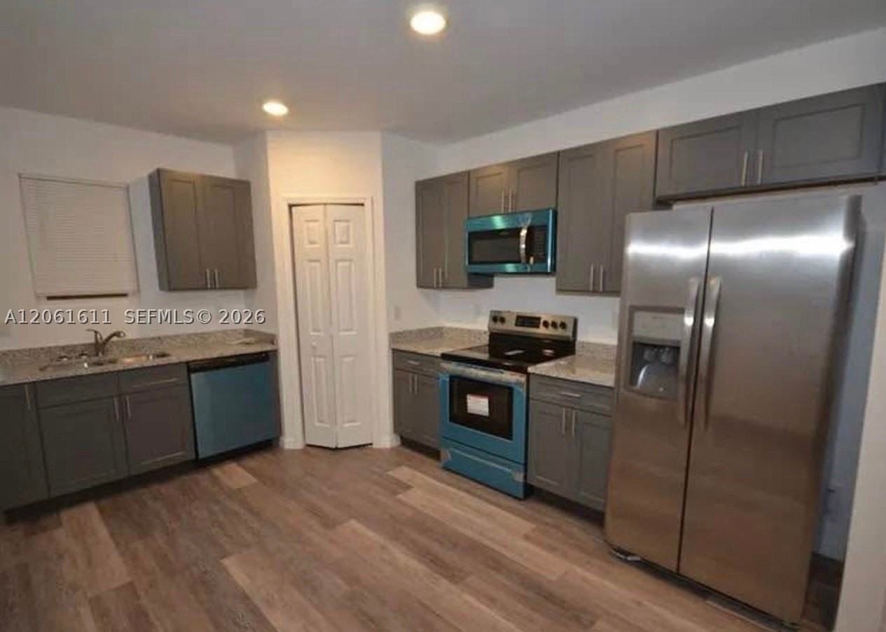 2221 Carver Ave - Photo 3 of 11
