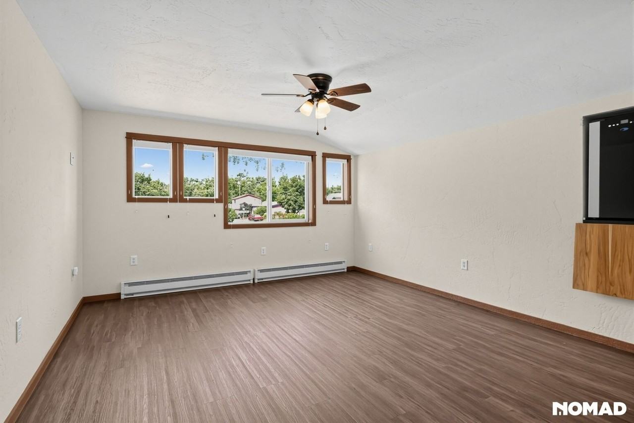 361 Randles St - Photo 3 of 15