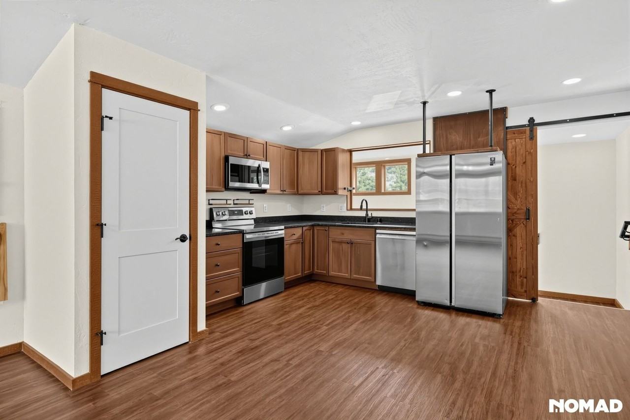 361 Randles St - Photo 4 of 15