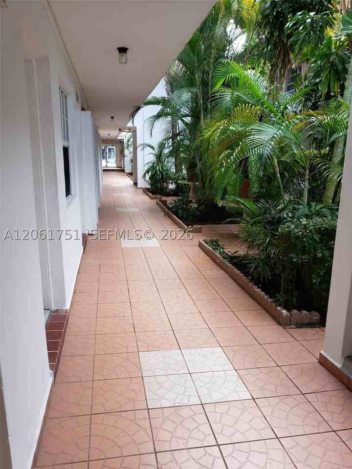 525 Meridian Ave #102 - Photo 3 of 24