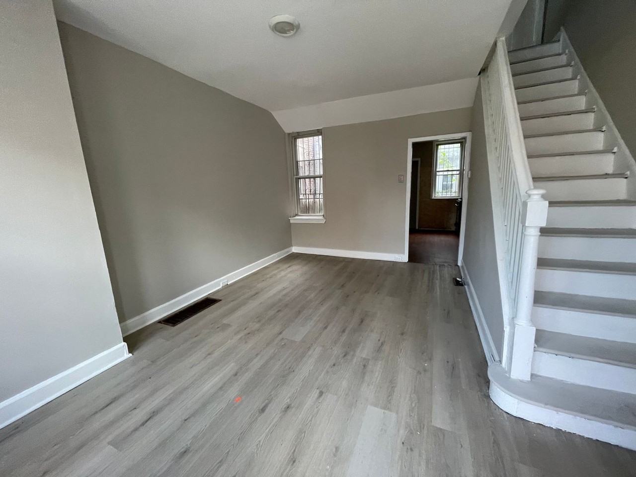 250 E Stella St - Photo 3 of 17