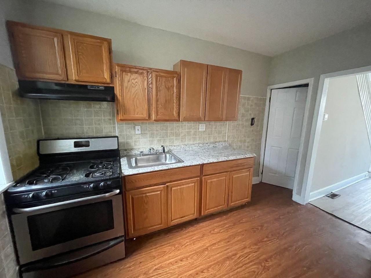 250 E Stella St - Photo 5 of 17