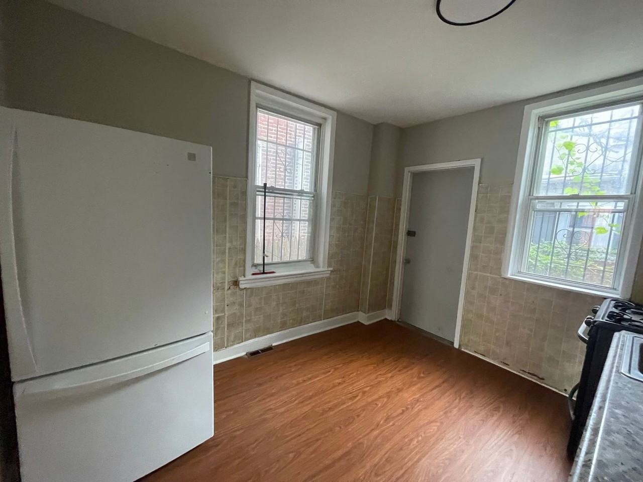 250 E Stella St - Photo 6 of 17