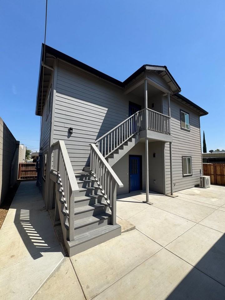 N Sacramento St - Photo 4 of 17
