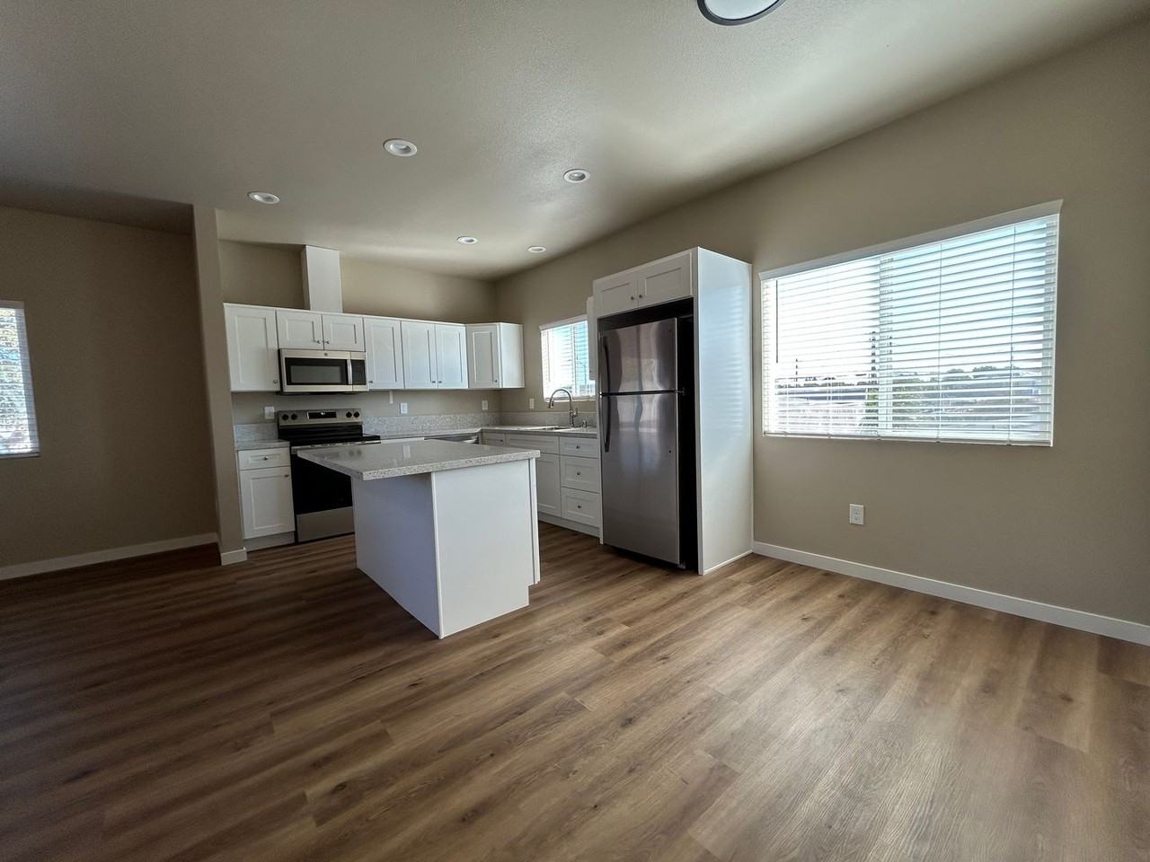 N Sacramento St - Photo 2 of 17