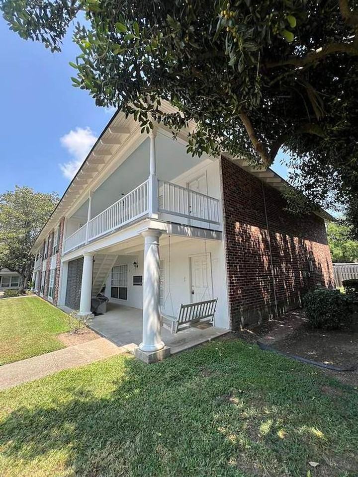 10438 Jefferson Hwy #D