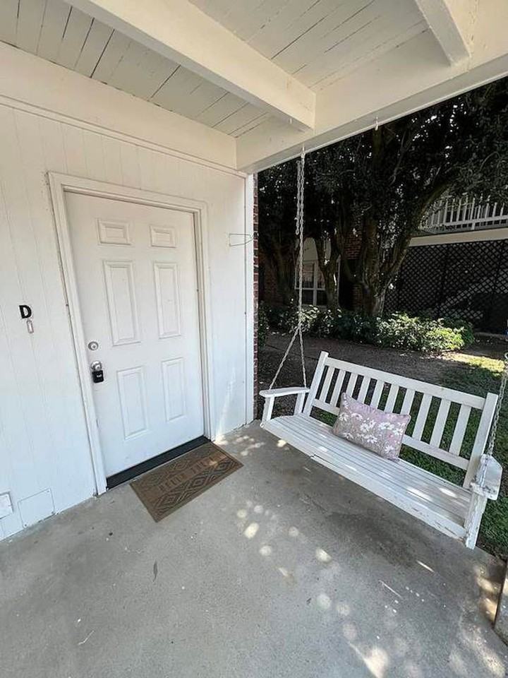 10438 Jefferson Hwy #D - Photo 2 of 31