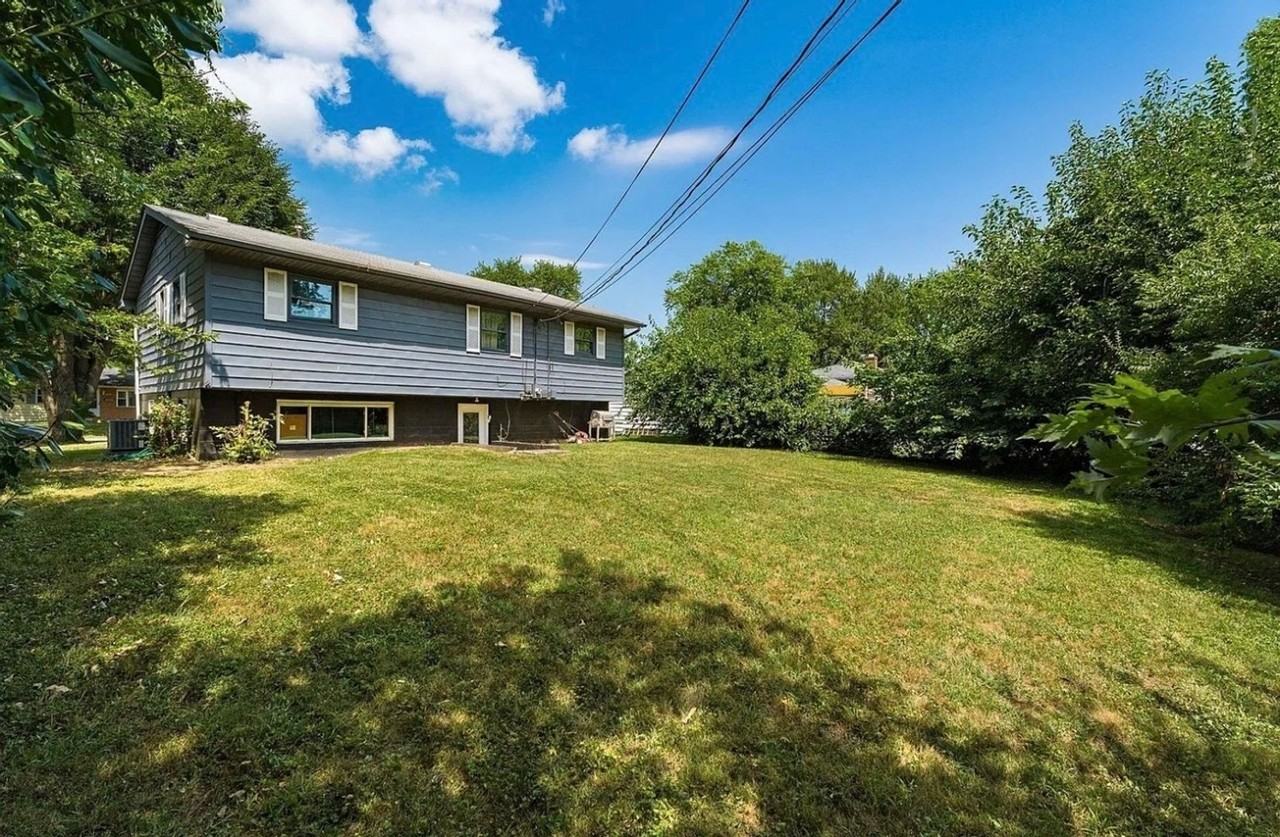 5049 Gunston Dr - Photo 3 of 11