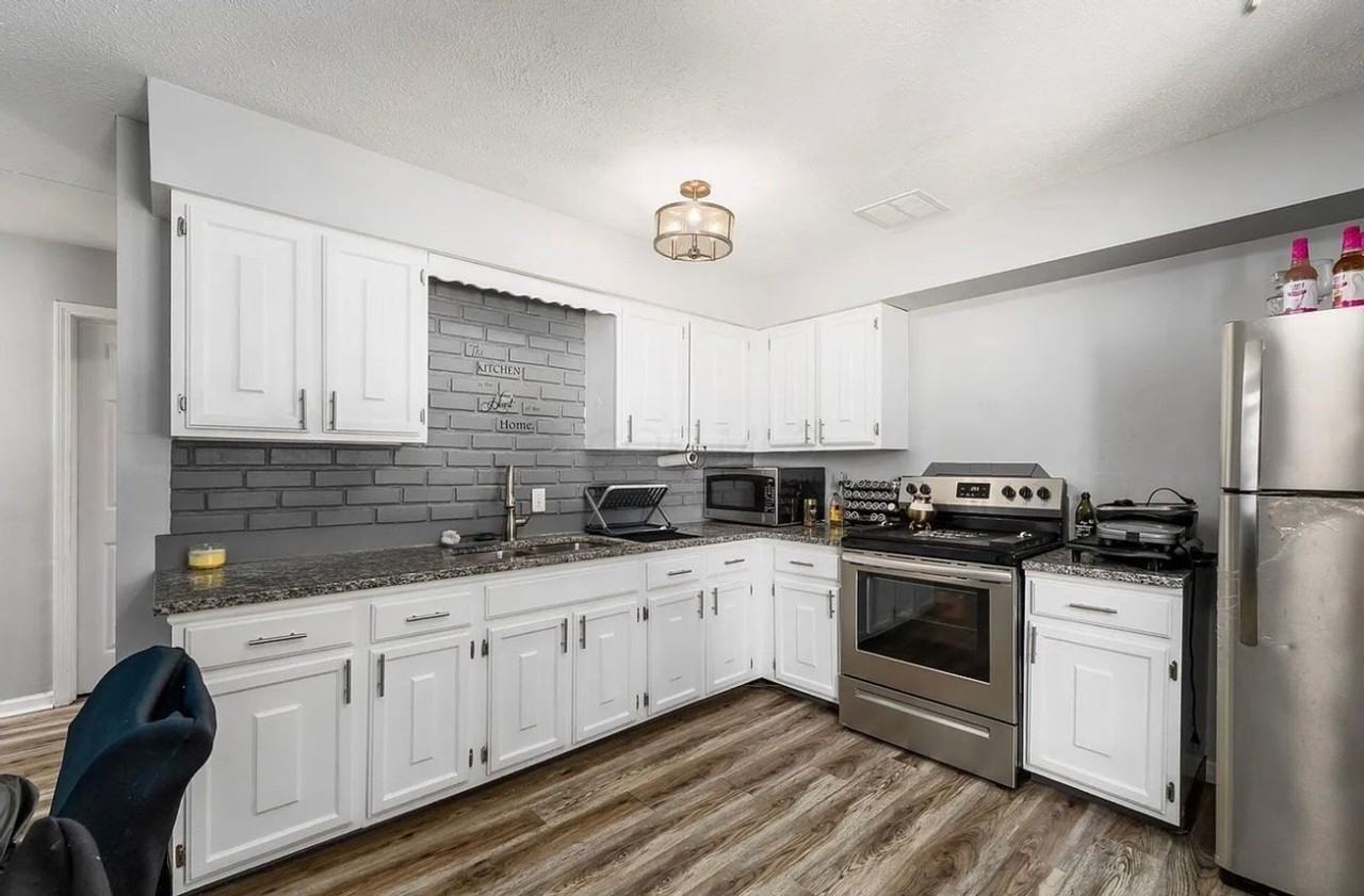 5049 Gunston Dr - Photo 5 of 11