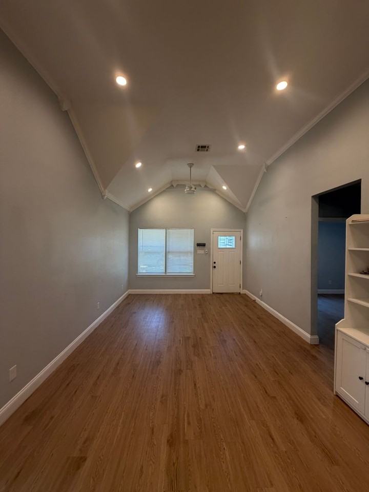 509 Hood St - Photo 3 of 11
