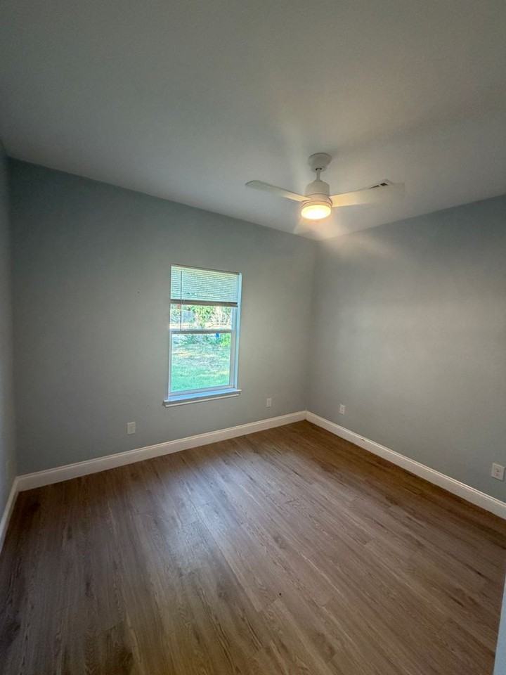 509 Hood St - Photo 7 of 11