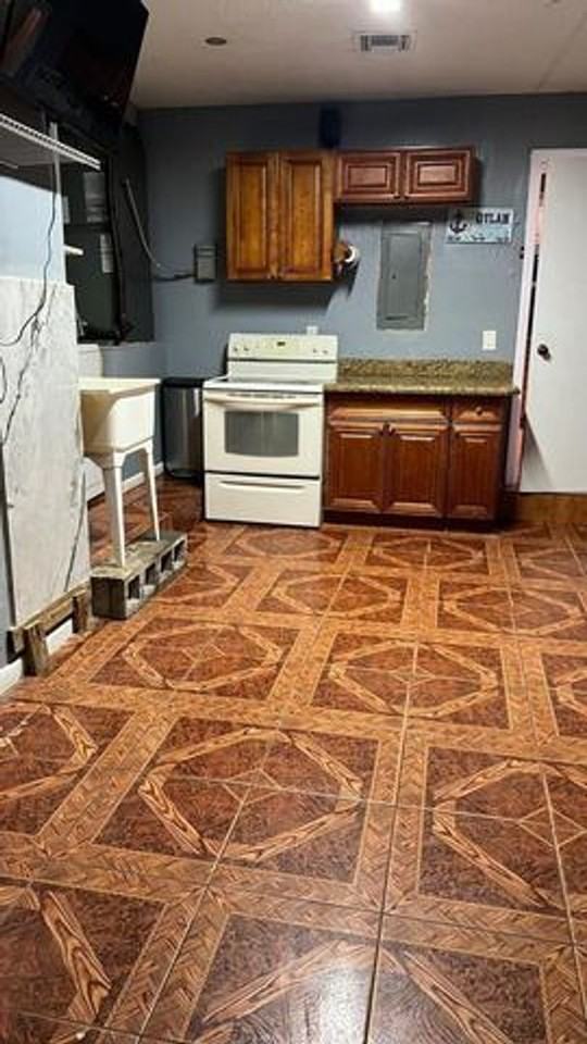 379 Sw 34th Ter - Photo 3 of 10