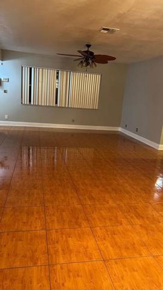379 Sw 34th Ter - Photo 4 of 10