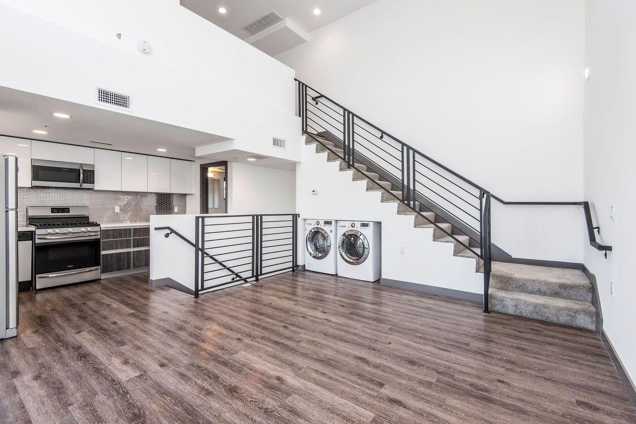 Come home to these New Modern Townhouse in Hollywood! - Photo 4 of 24