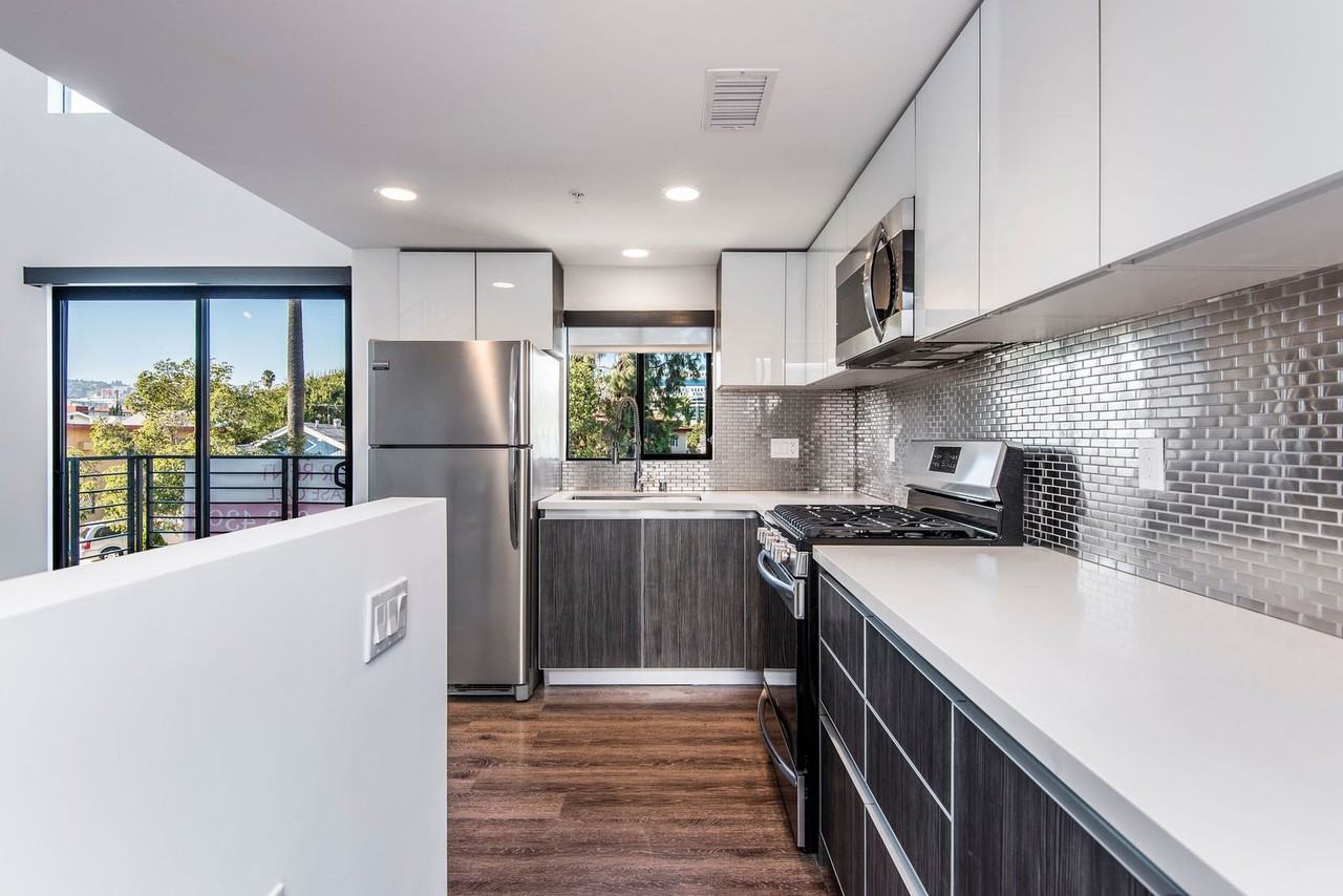 Come home to these New Modern Townhouse in Hollywood! - Photo 5 of 24