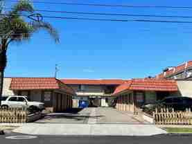 214 S Lyon St - Photo 1 of 1