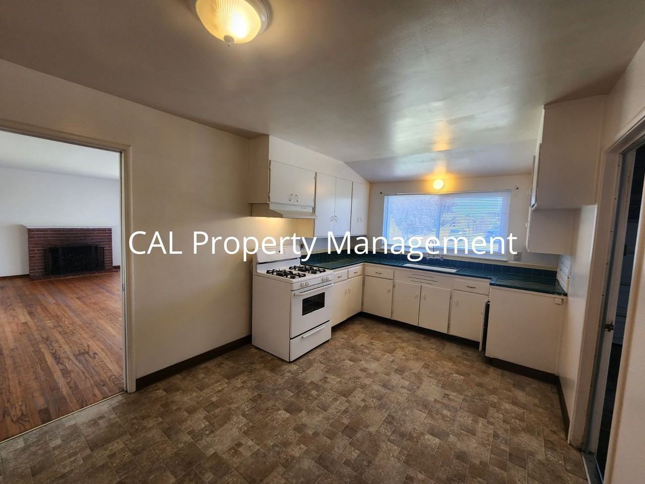 430 E Laurel Dr - Photo 4 of 17