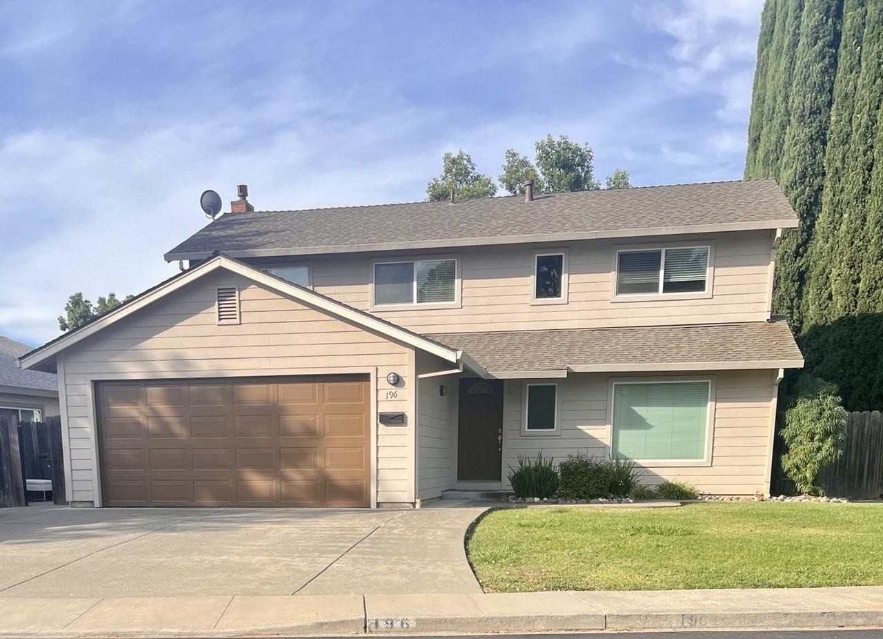 196 Normandy Dr - Photo 2 of 32