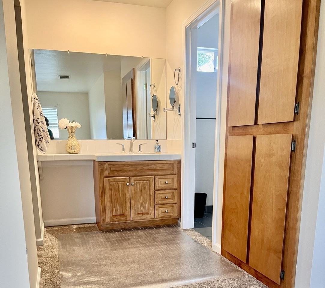 196 Normandy Dr - Photo 6 of 32