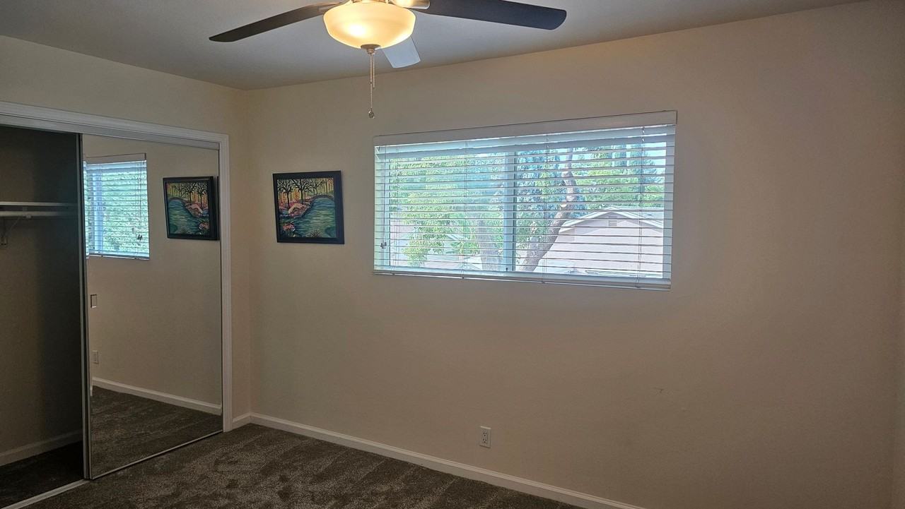 196 Normandy Dr - Photo 7 of 32