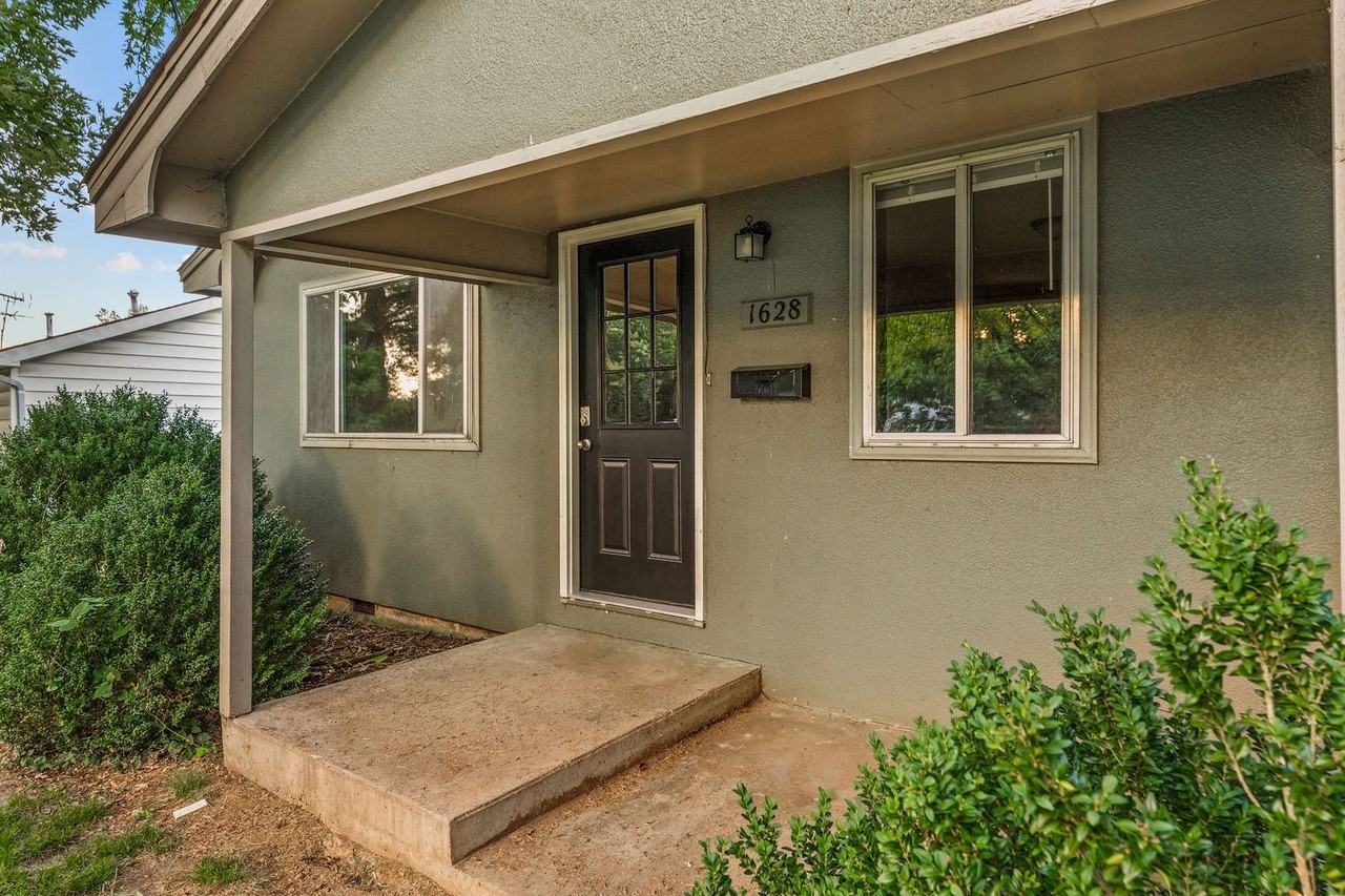 1628 N Marlan Ave - Photo 3 of 19