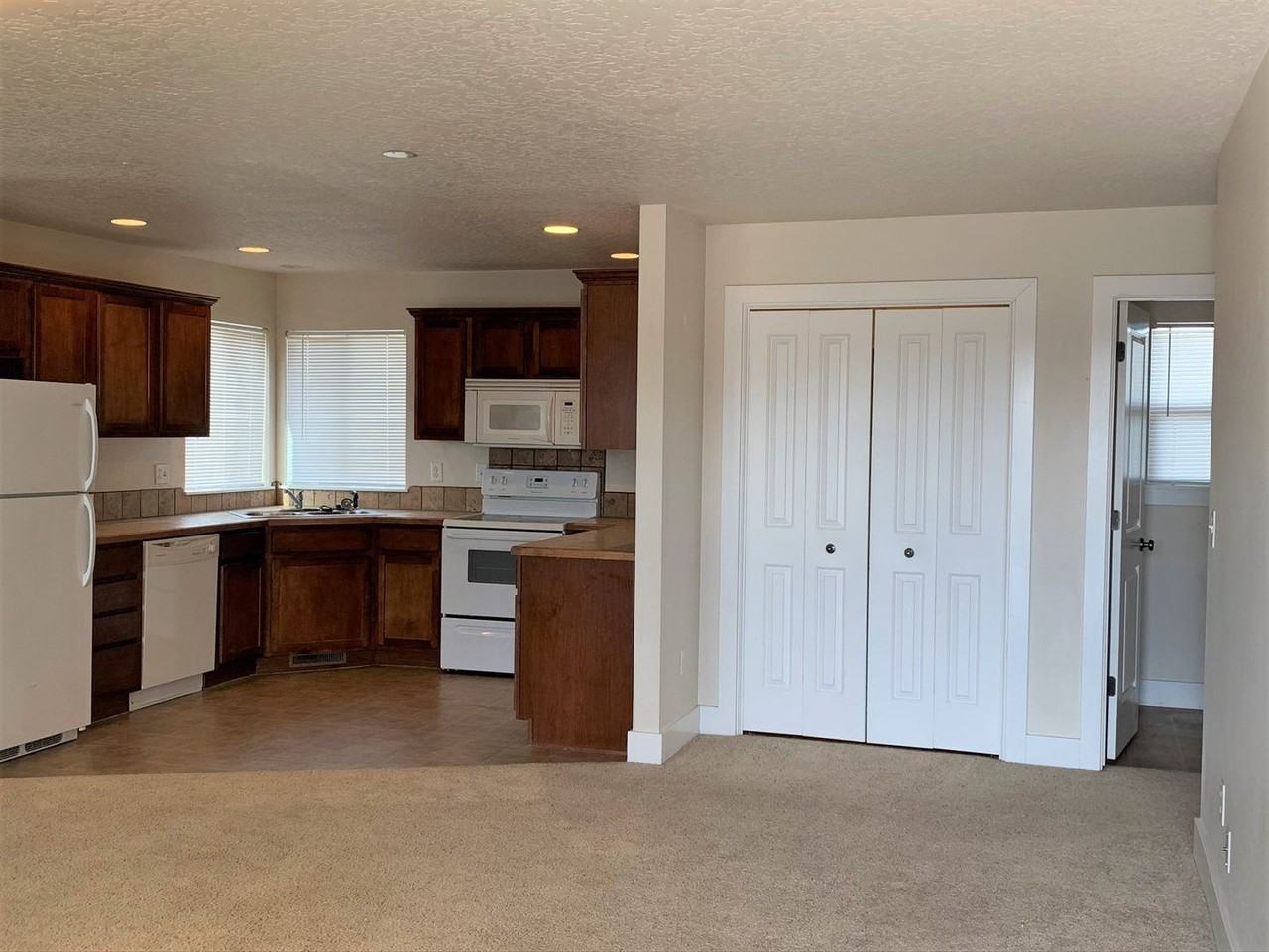 720 Triumph Dr - Photo 7 of 30