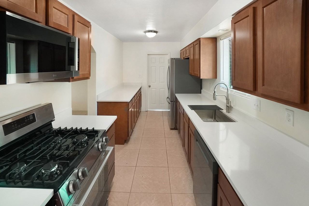 4326 E 14th St - Photo 2 of 26