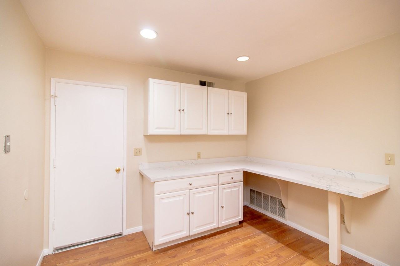 932 Oak Glen Ln - Photo 2 of 36