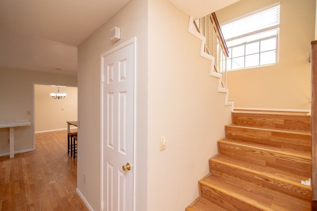 932 Oak Glen Ln - Photo 3 of 36