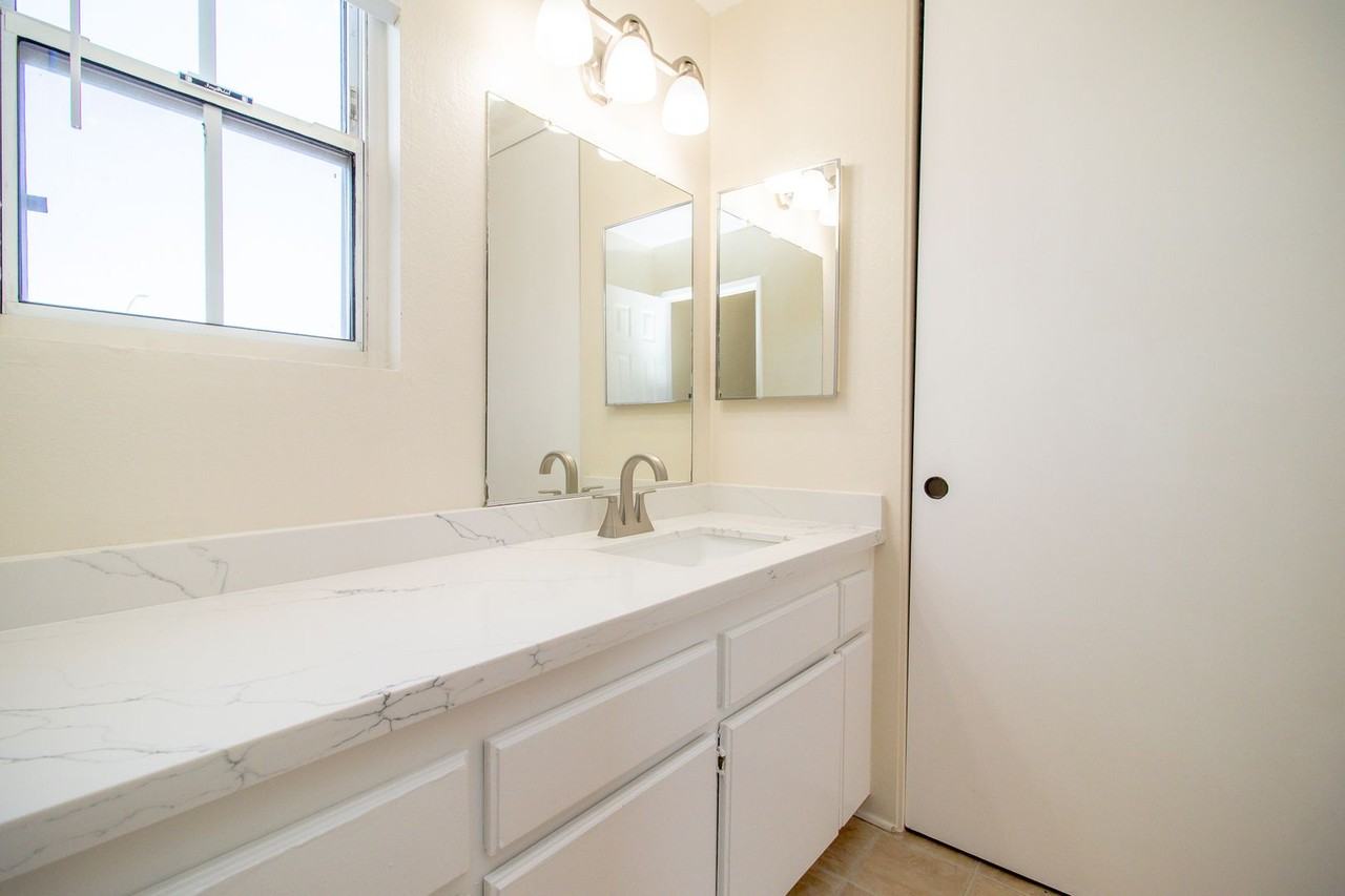 932 Oak Glen Ln - Photo 6 of 36