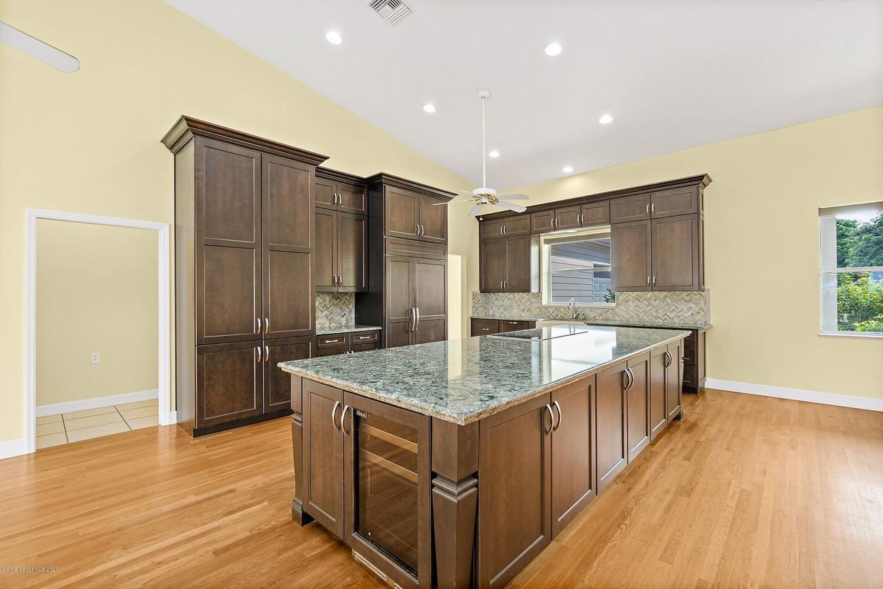 845 S Tropical Trl - Photo 4 of 49