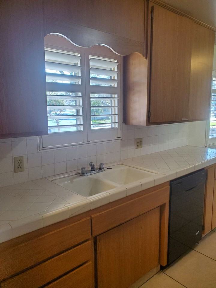 1505 W Rumble Rd - Photo 3 of 28