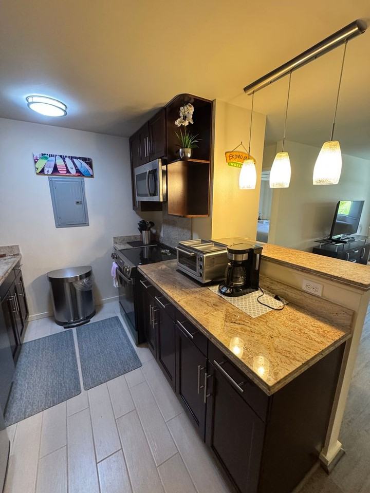 1820 Kaioo Dr - Photo 4 of 16