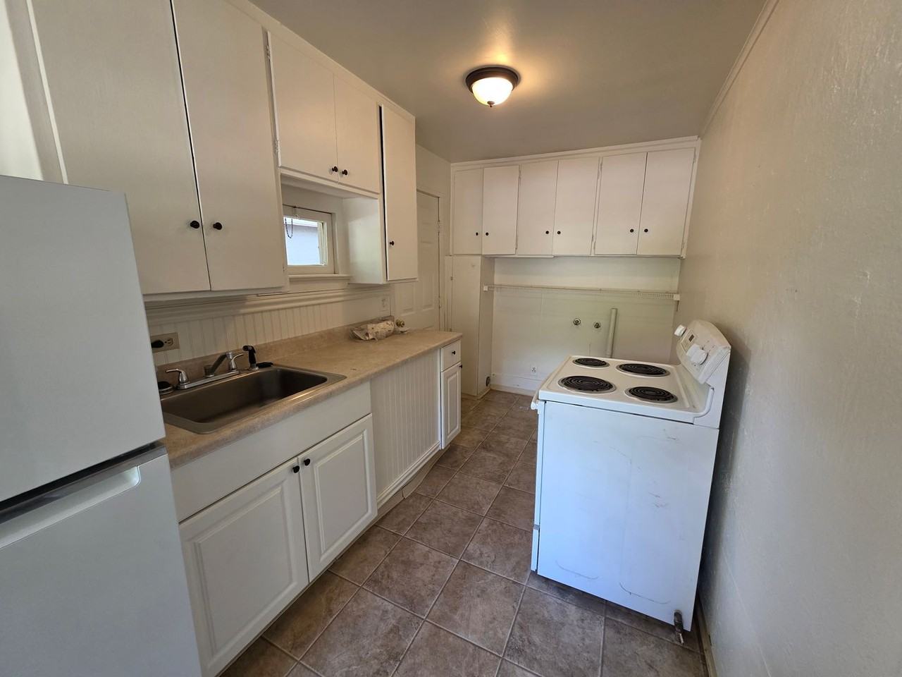 1044 Nw Conklin Ave - Photo 4 of 10
