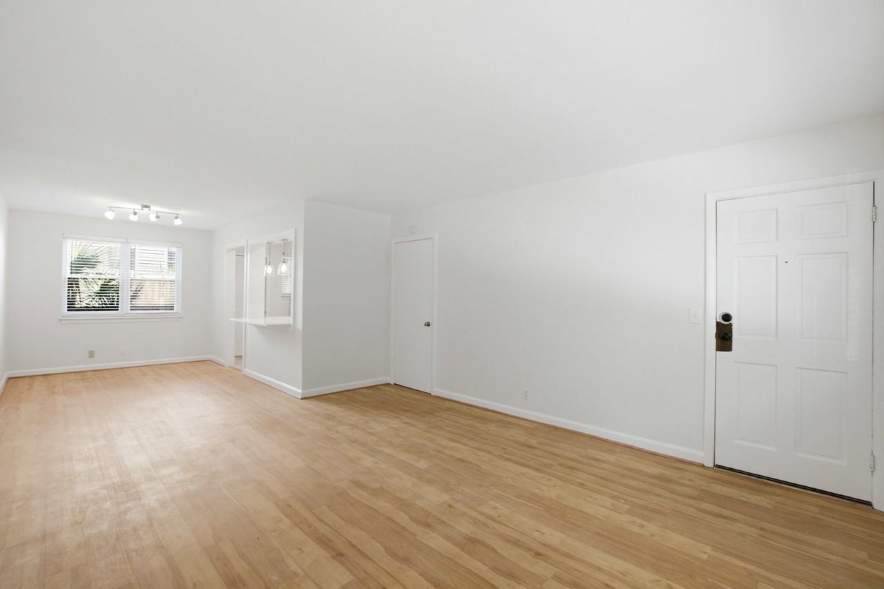 119 Wentworth St #B - Photo 6 of 8