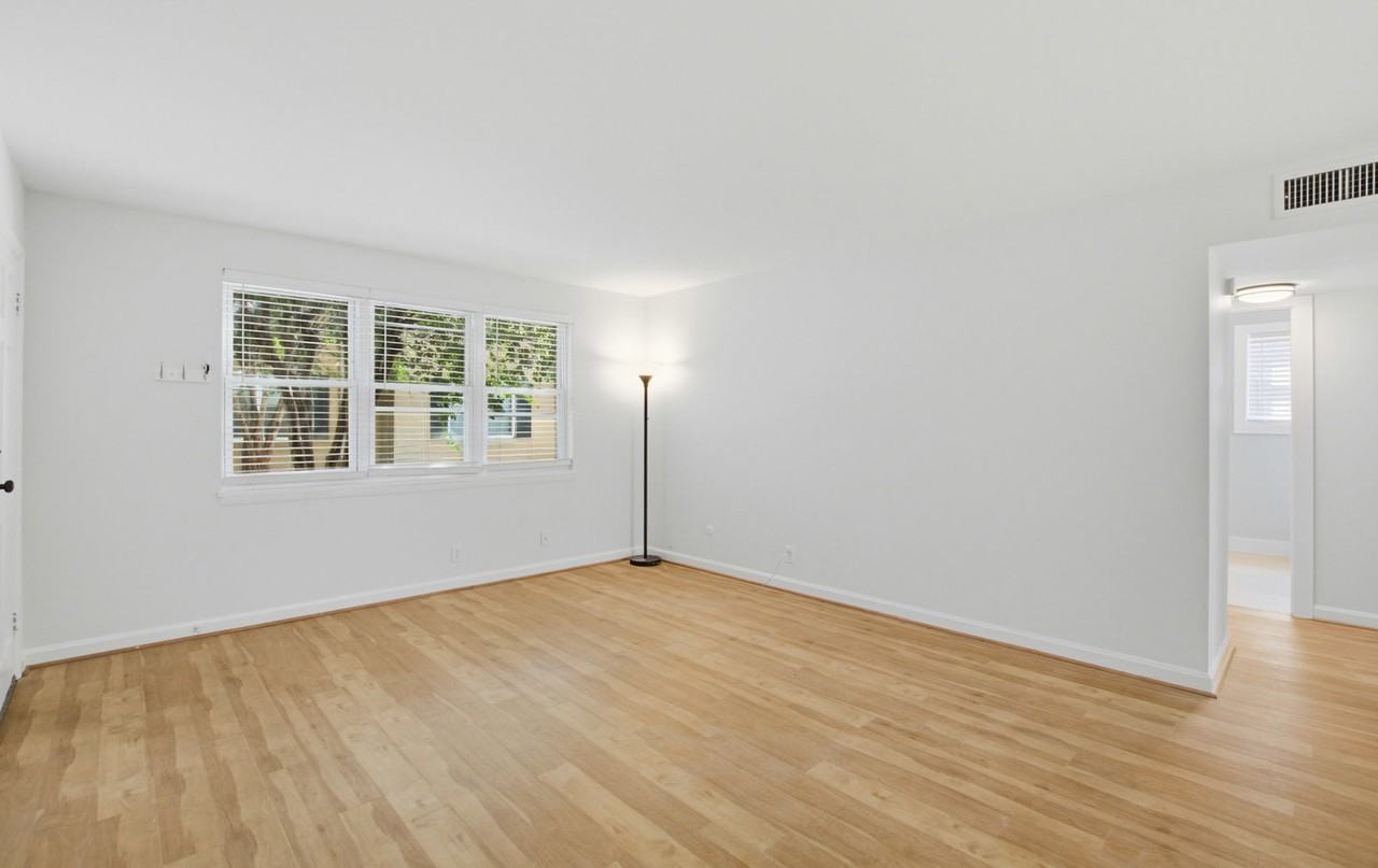 119 Wentworth St #B - Photo 7 of 8