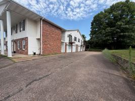 featured image of 3210 Oak Knoll Dr