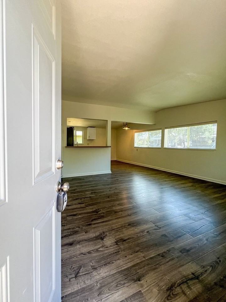 1644 F St - Photo 3 of 15