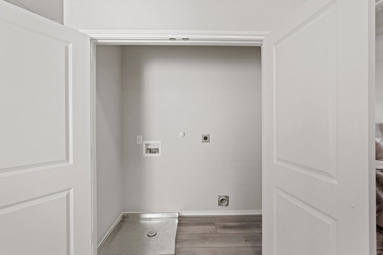 1402 Acorn Meadow St - Photo 2 of 16