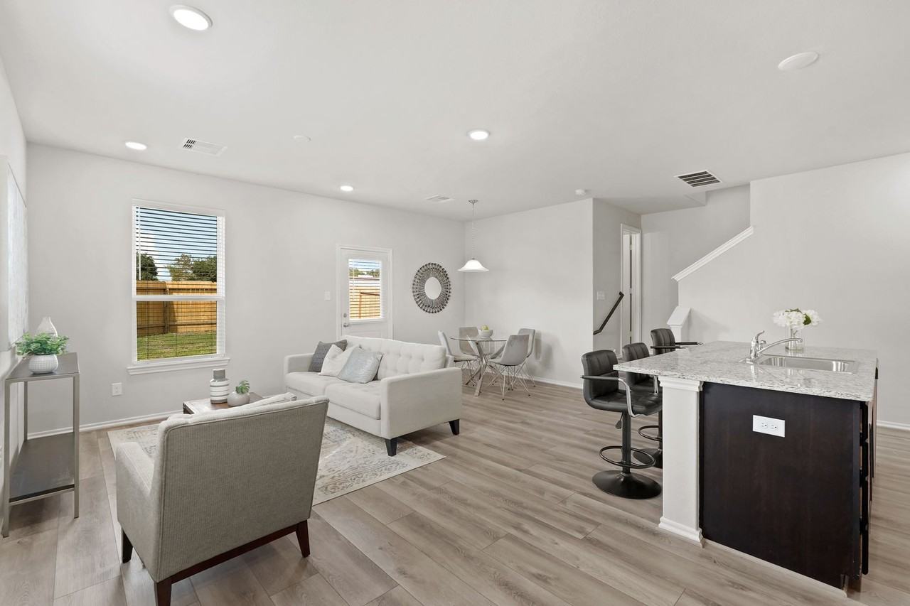 1402 Acorn Meadow St - Photo 6 of 16