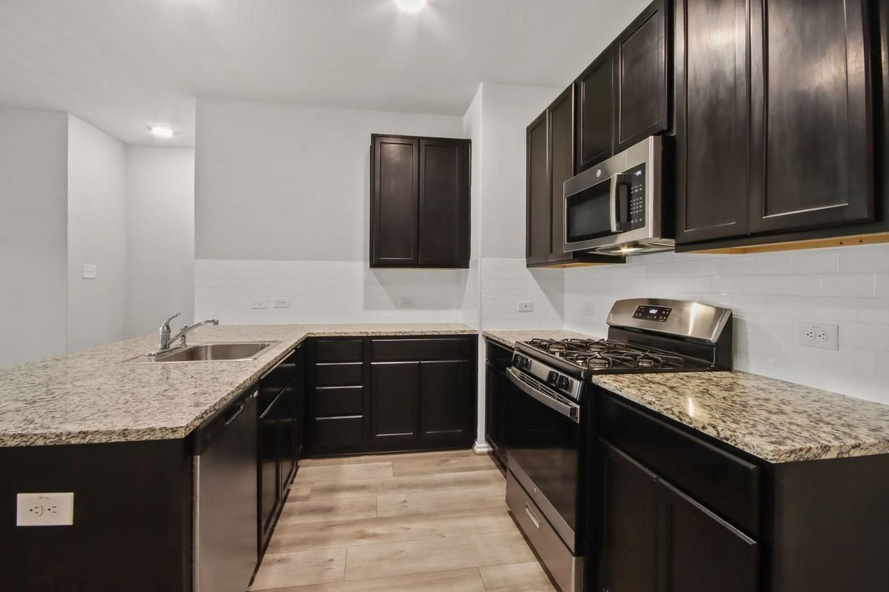 1415 Acorn Meadow St - Photo 3 of 14