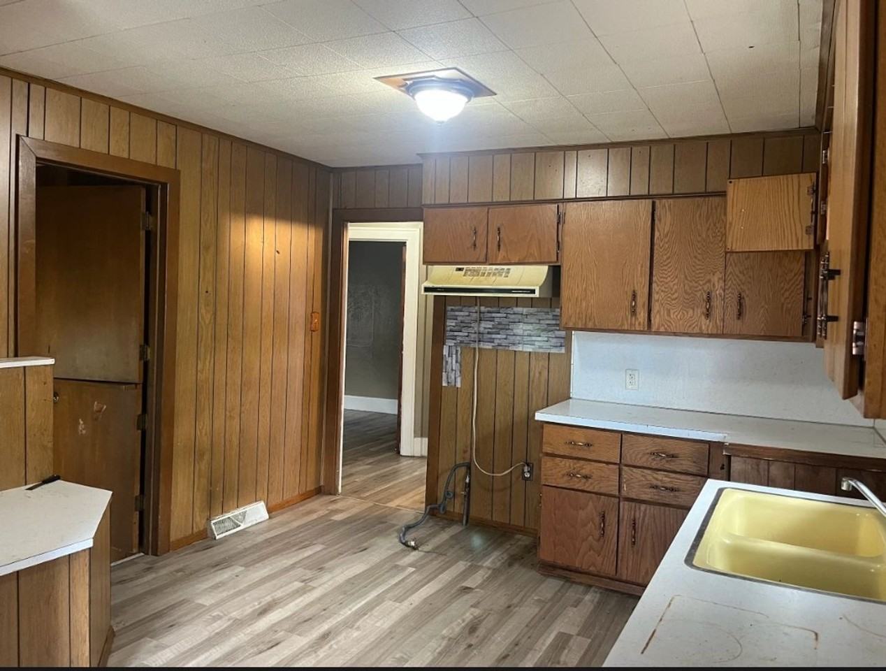 360 Lemert St - Photo 6 of 7