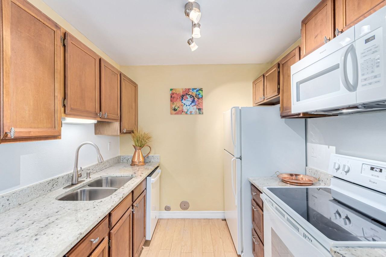 1410 Bacchus Dr #B - Photo 5 of 30