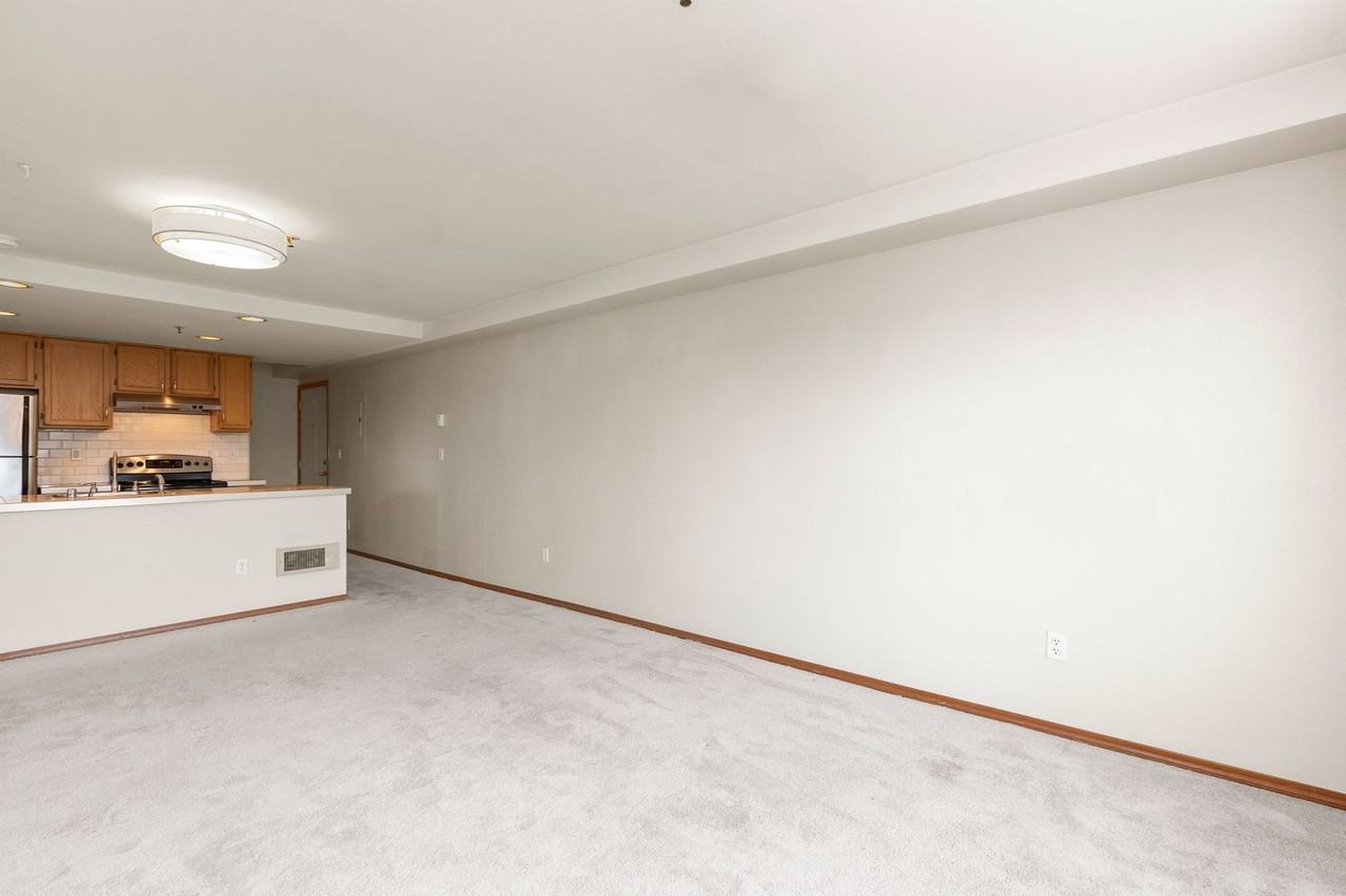 3901 Fremont Ave N #404 - Photo 5 of 33